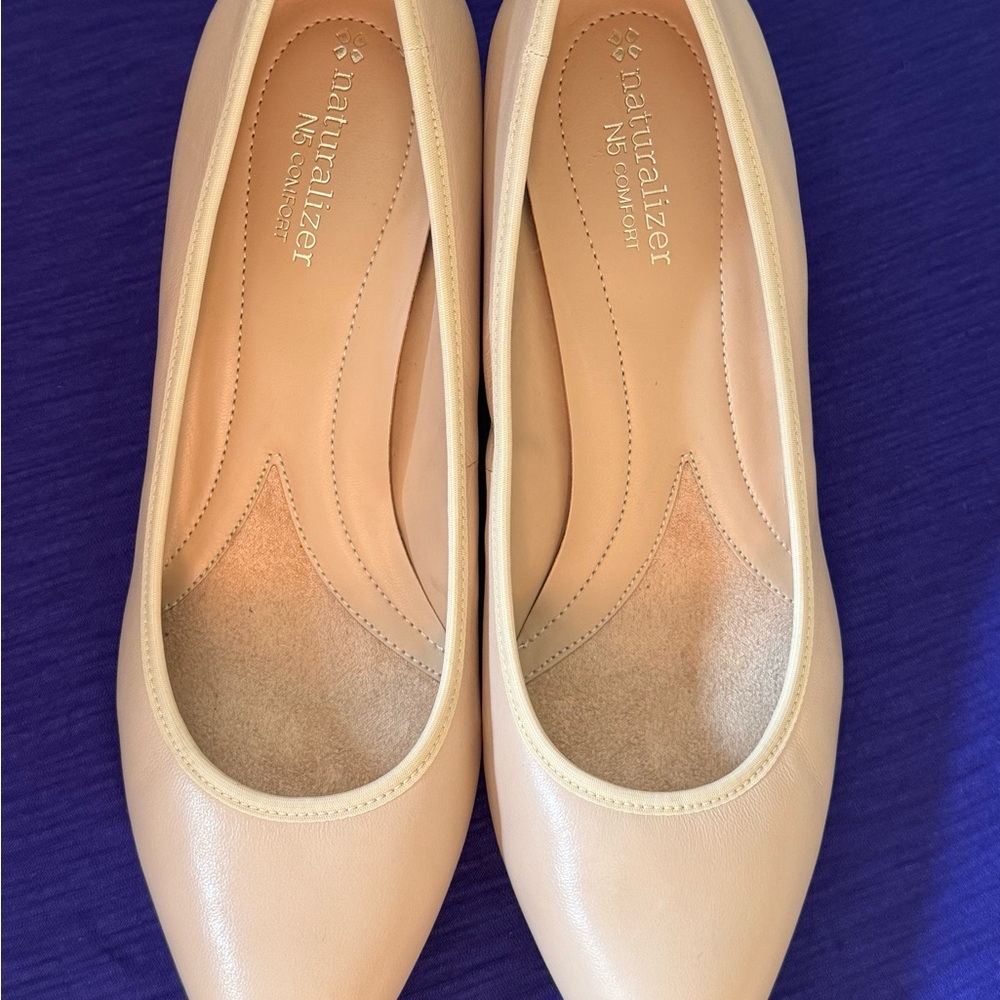 Naturalizer Cream Heels - Picture 7 of 8